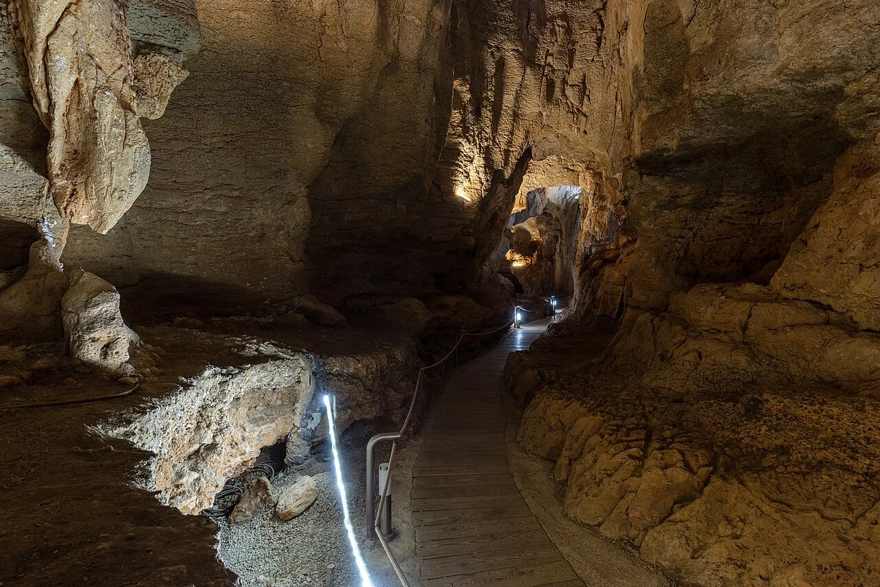 Cueva de las Calaveras — foto 2